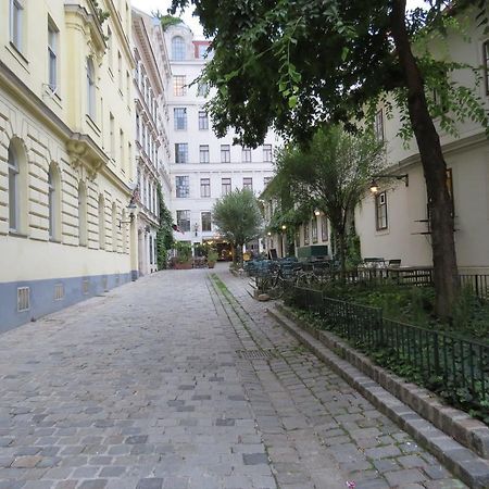Ferienwohnungen Spittelberg Schrankgasse Виена Стая снимка