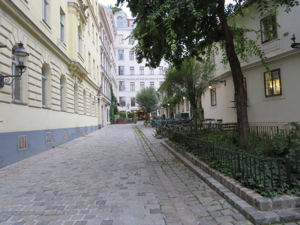 Ferienwohnungen Spittelberg Schrankgasse Виена Стая снимка